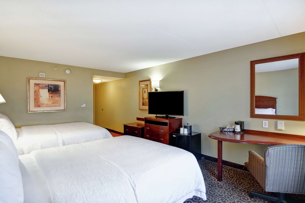 Hampton Inn & Suites Fredericksburg-at Celebrate Virginia 9/39