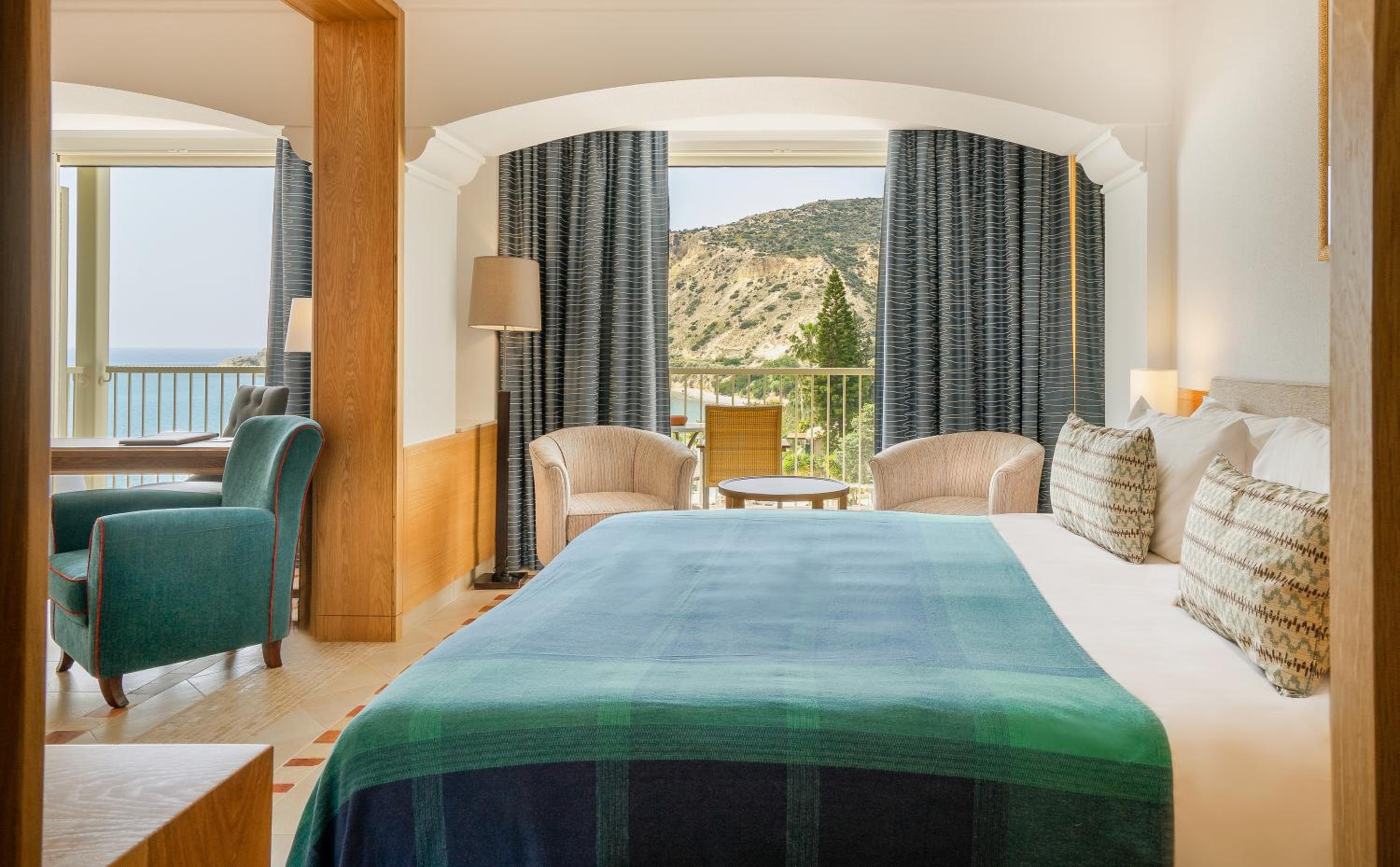 Executive, Suite, Single Bed, Lateral Side Sea View