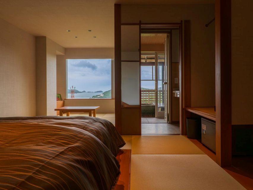 Japanese Western, Outdoor Bath
