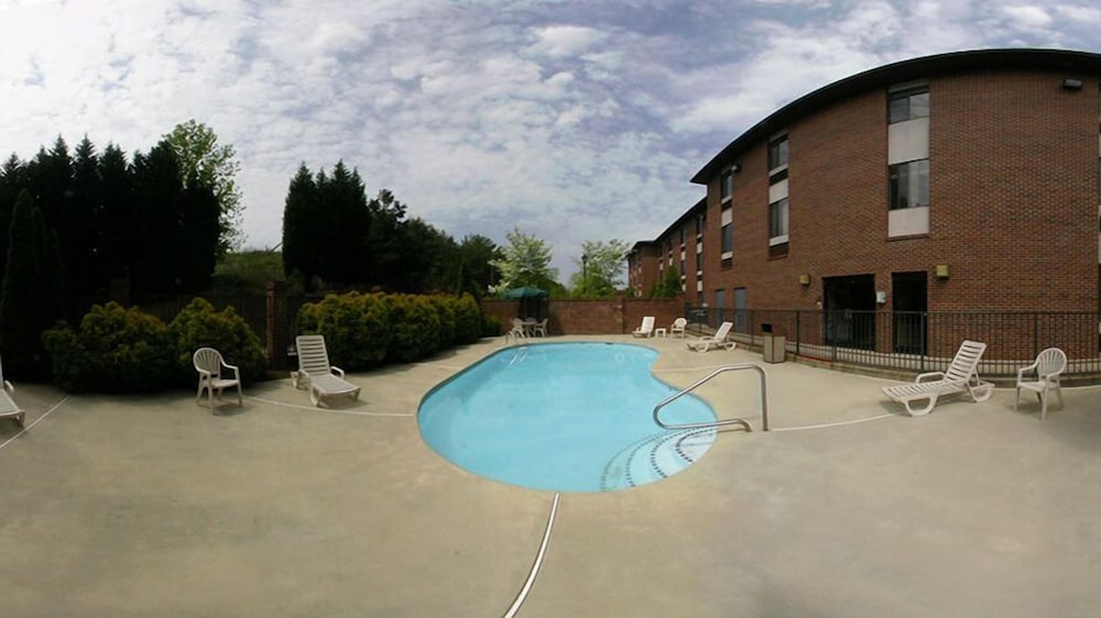 Days Inn & Suites by Wyndham Hickory 5/25