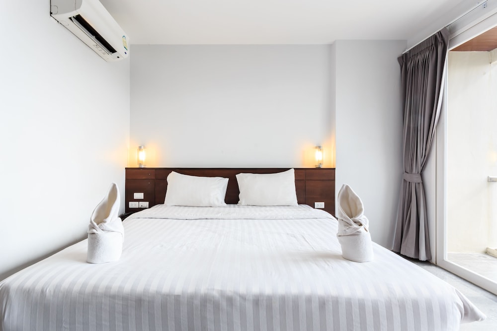 77 Bangla Hotel 8/35