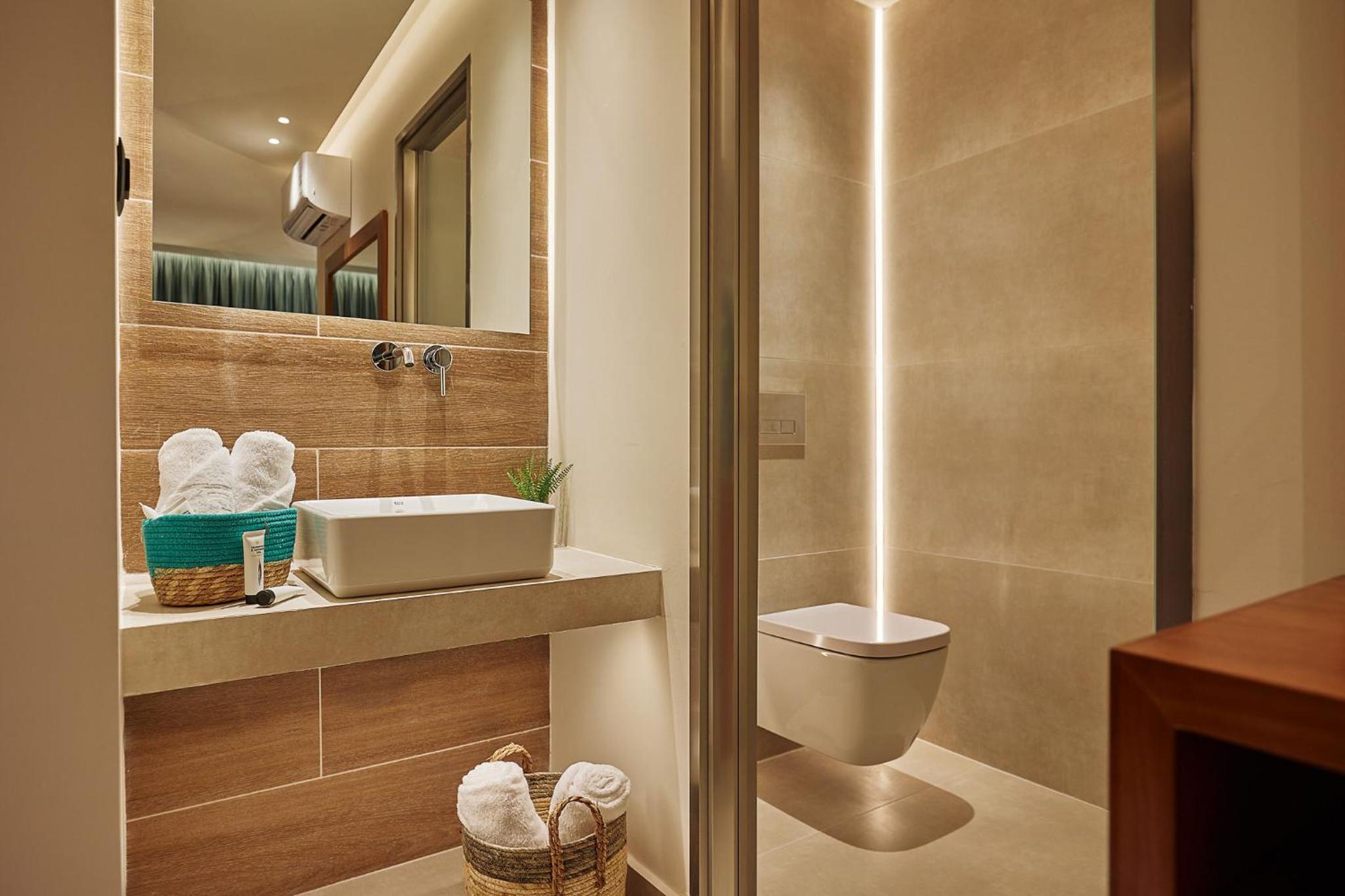 جناح عائلي، Letsos Hotel 7/9