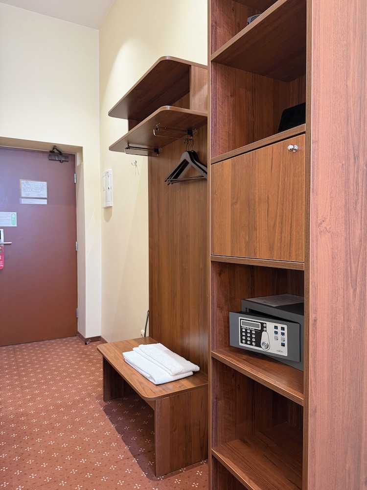 Memel Hotel 62/66