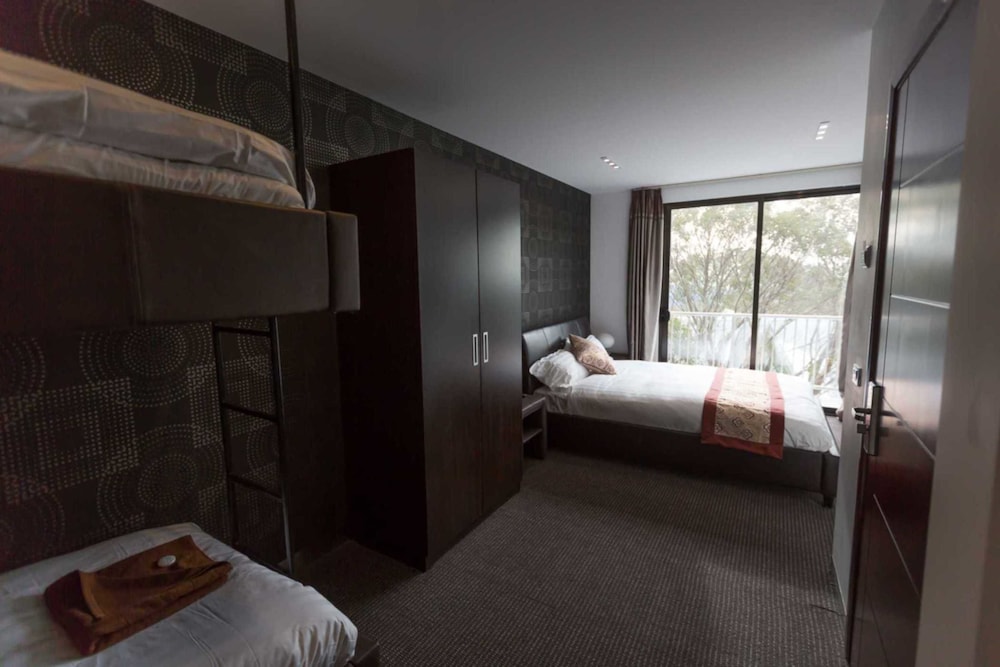 DUCK INN MT BULLER 7/61