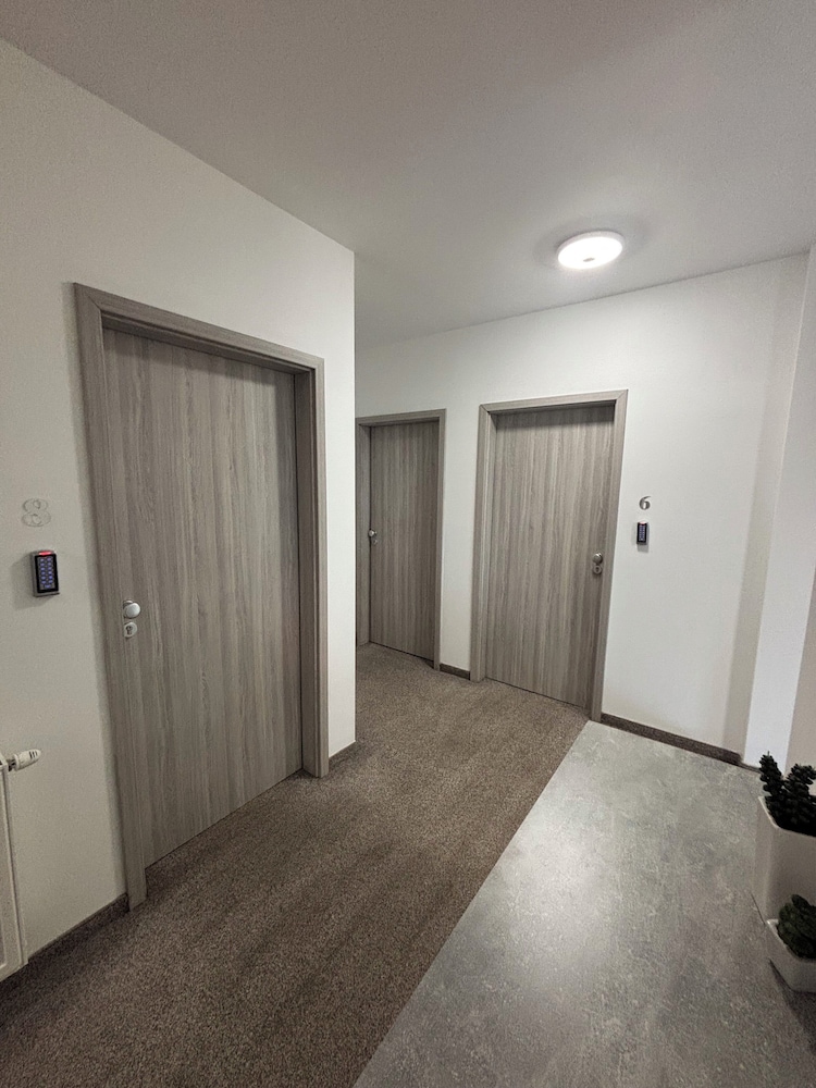 London Rooms Zagreb Airport 26/48