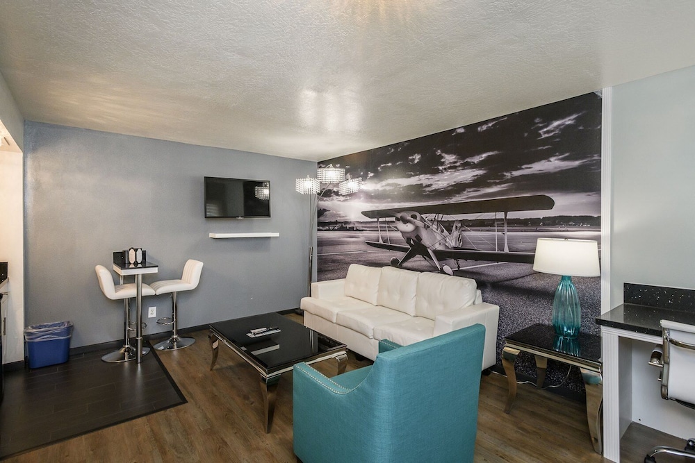 Lions Gate Hotel 35/44