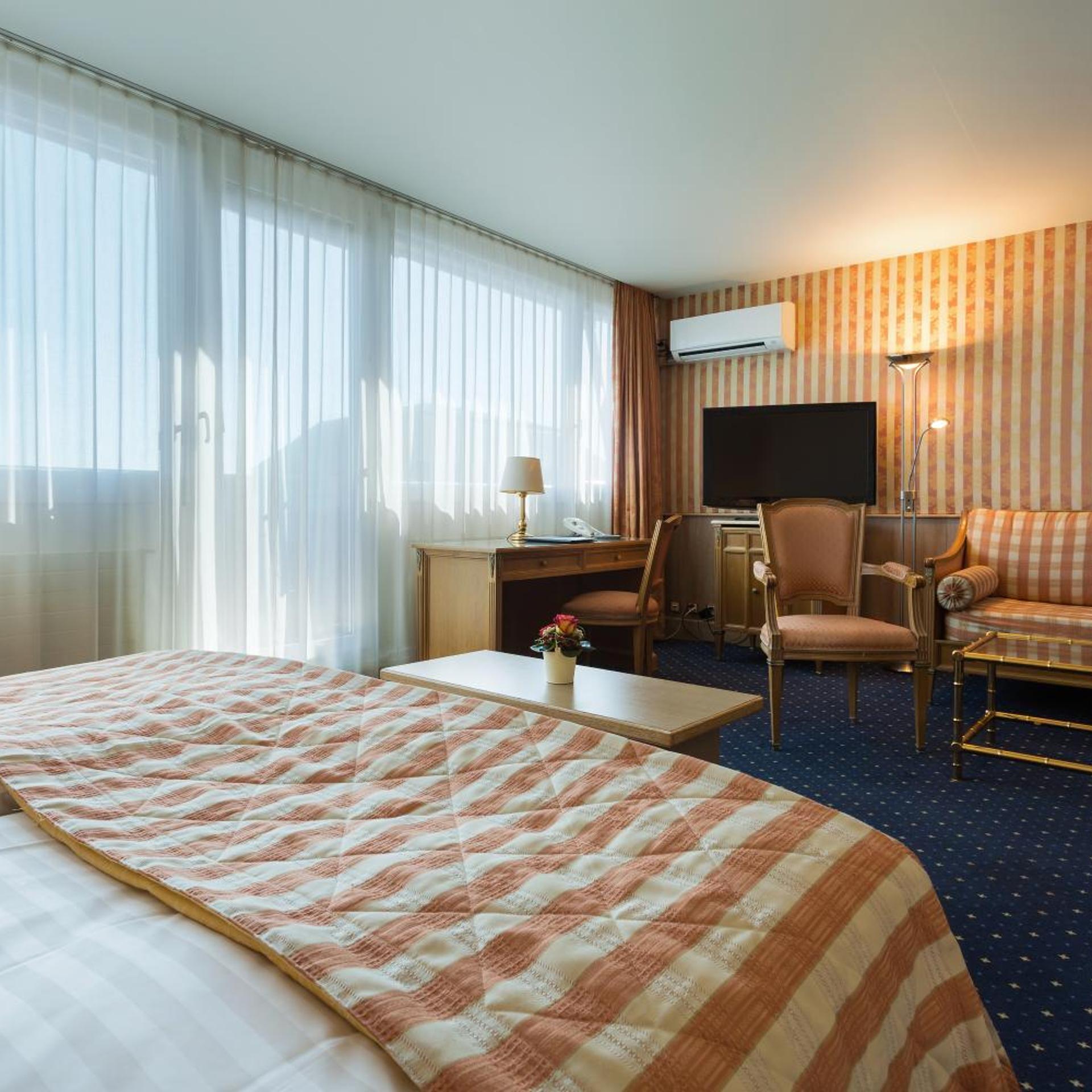 Room, Double Bed, Lake View
