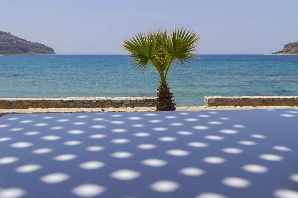 ITILO TRADITIONAL HOTEL 58/68