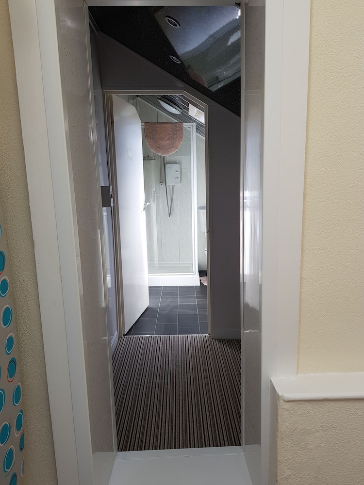 Trentham Private Hotel 45/50