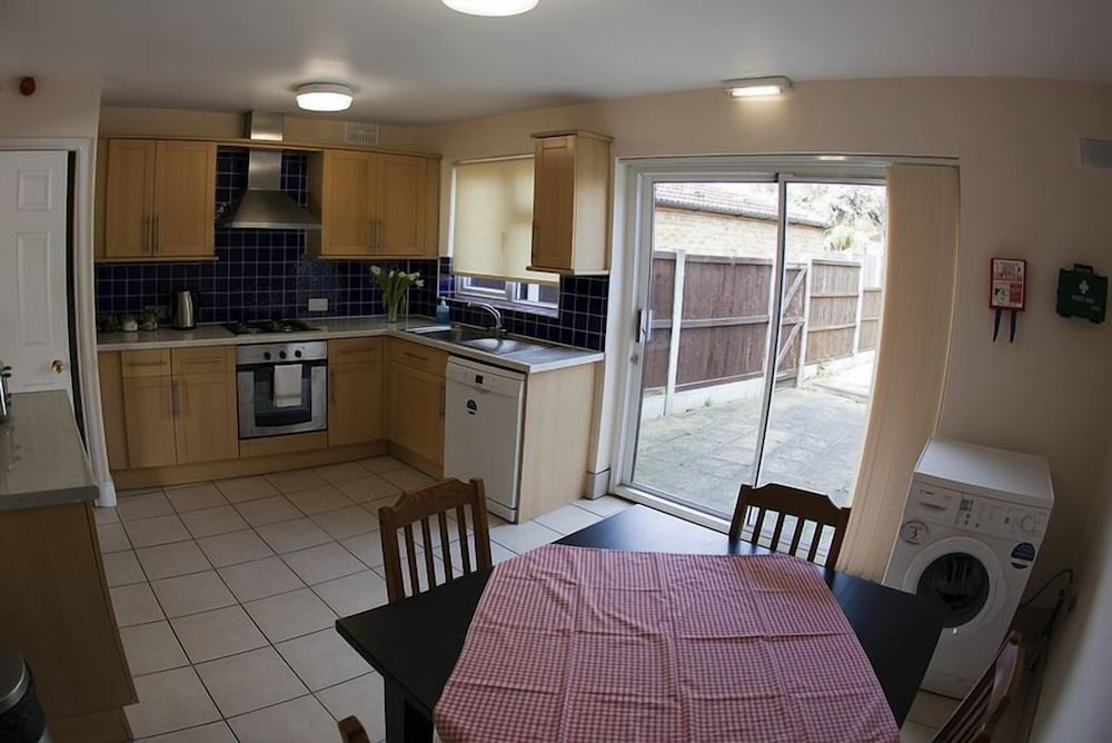 Brentwood Guest House Hotel 31/50