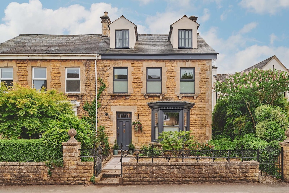 The Lansdowne 3/50