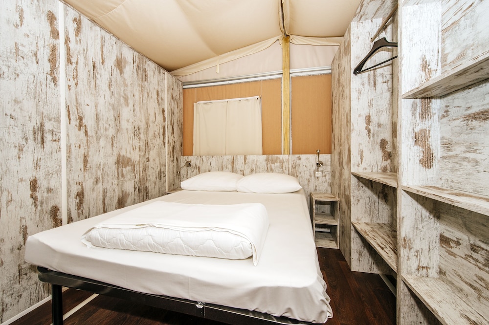 ZATON HOLIDAY RESORT MOBILE HOMES 36/78