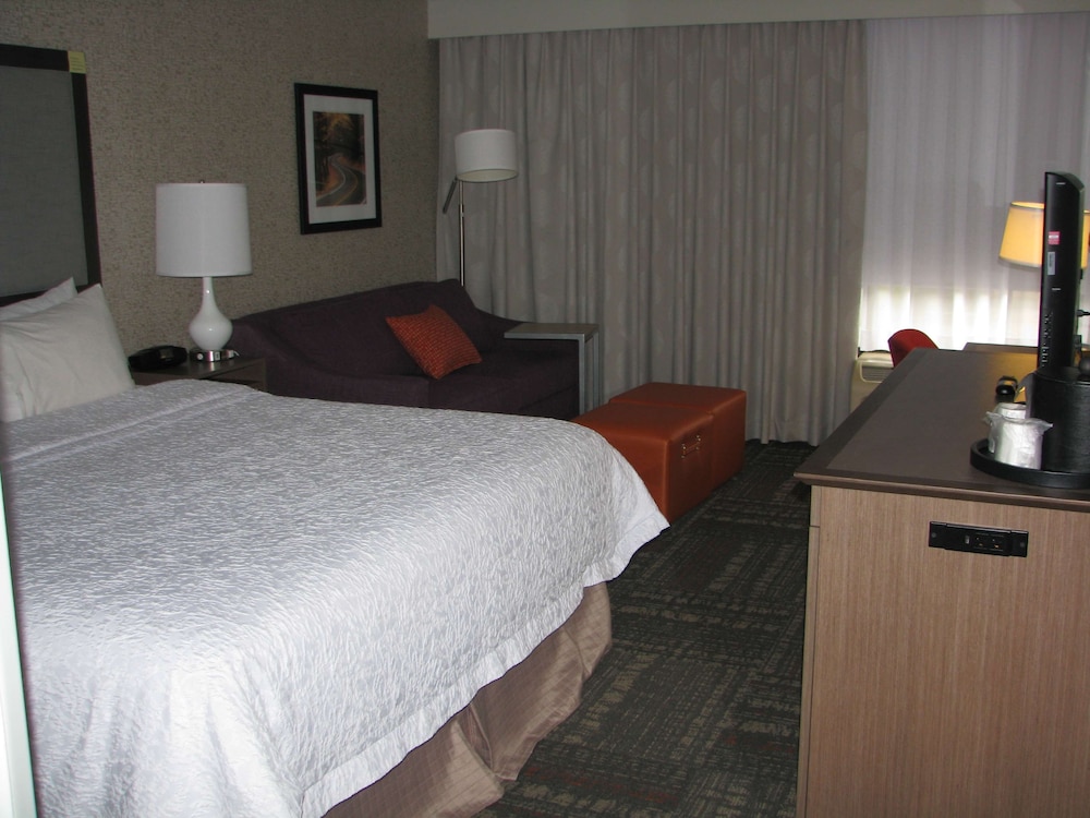 Hampton Inn Sevierville 19/43