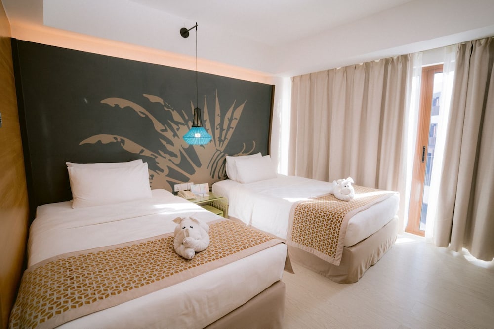 Hue Hotels Resorts Boracay 36/67