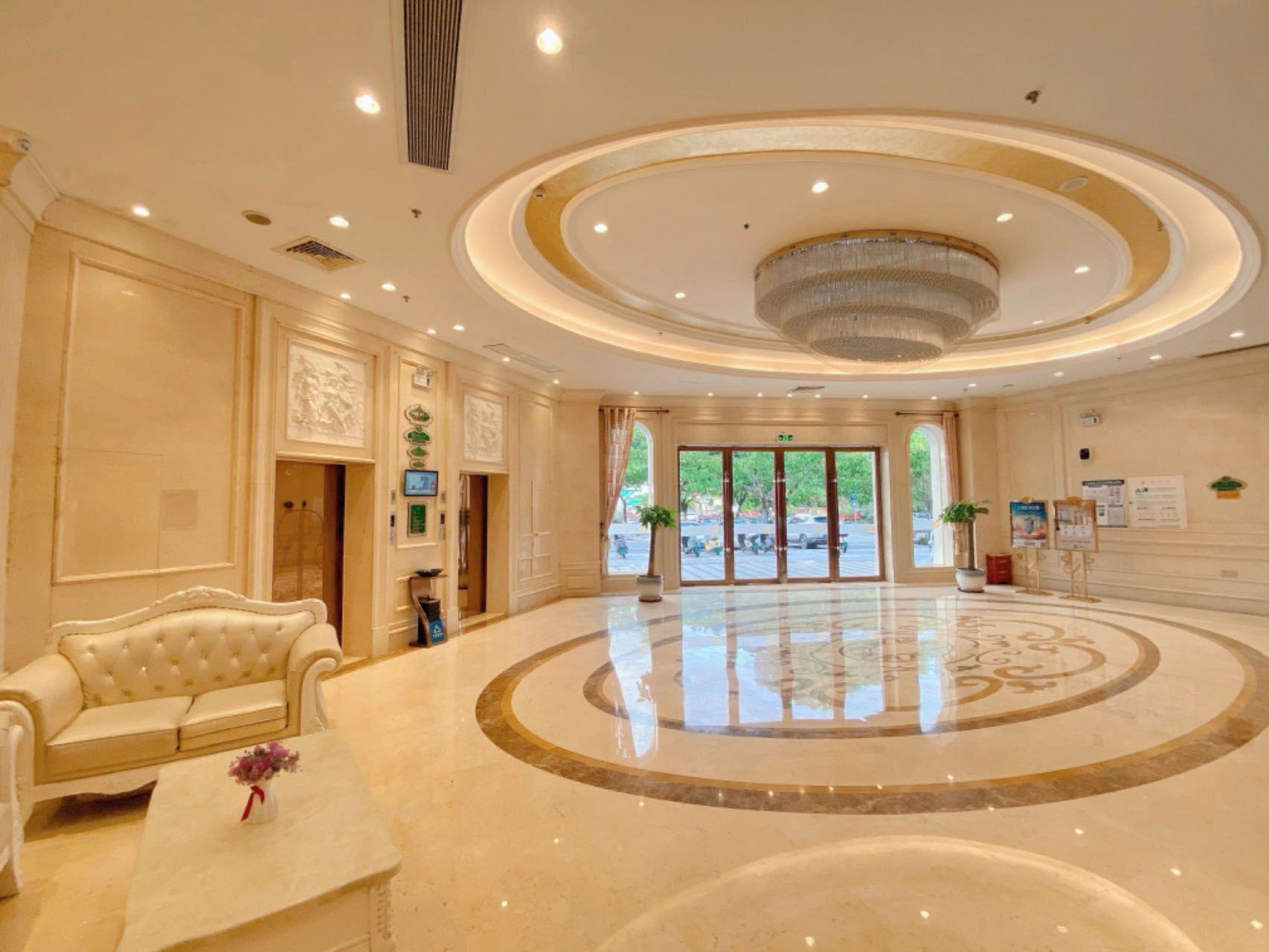 Vienna Hotel (Lingshui Center) 16/47