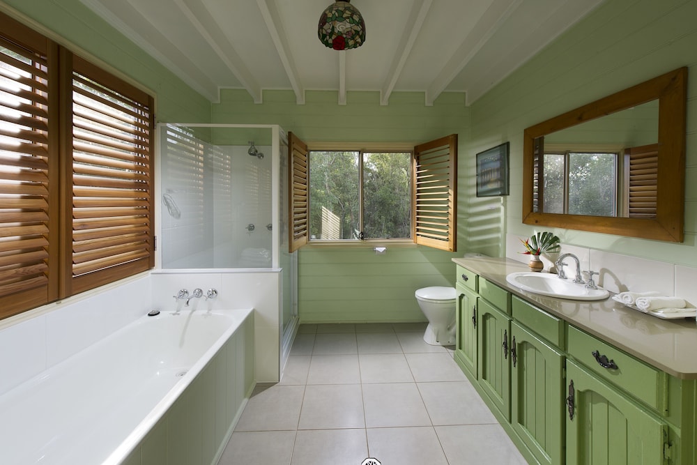 GLASS HOUSE MOUNTAINS ECOLODGE 20/34