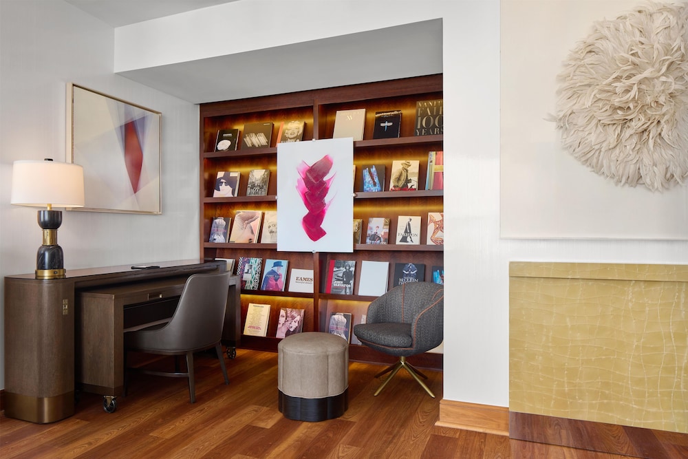 Hyatt Regency Tysons Corner Center 10/50