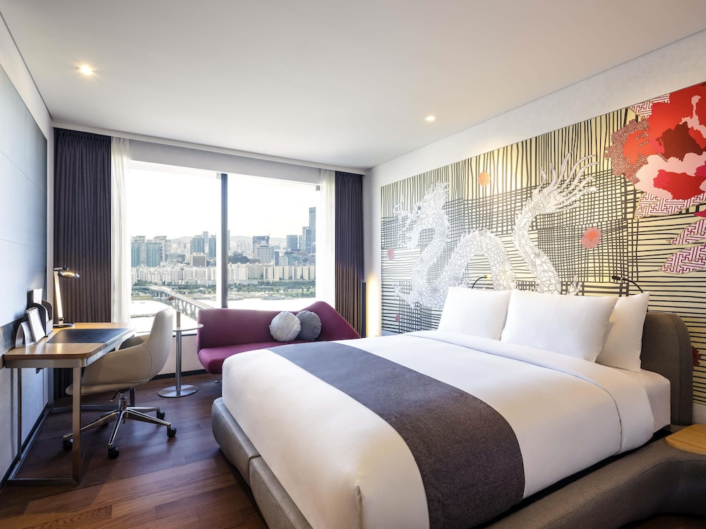 SUPERIOR, QUEEN BED