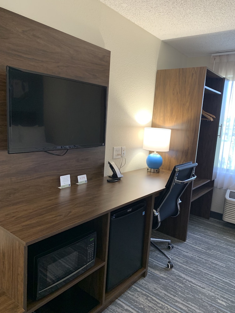 Sleep Inn & Suites California MD 15/22