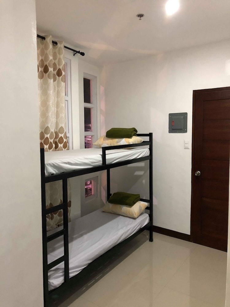 Golite Hostel 7/18