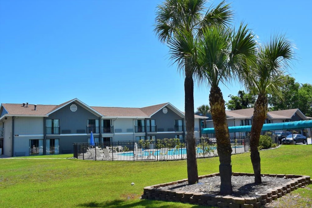 Howard Johnson By Wyndham Beaufort/Parris Island 4/39
