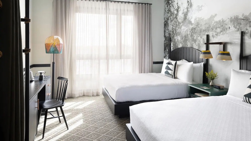 Room, 2 Queen Beds, Street Main Building