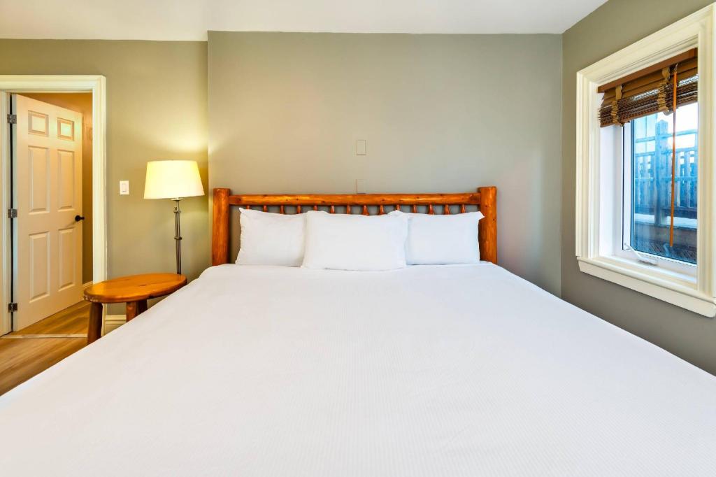 Upgrade, Efficiency, Suite, King Bed