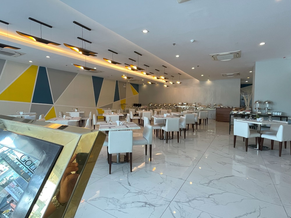Golden Peak Hotel and Suites powered by Cocotel 49/63