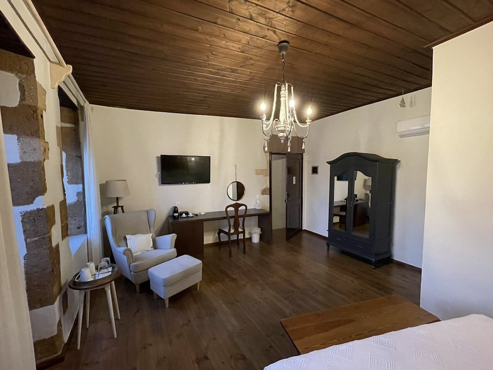 Captain Vasilis Hotel 35/56