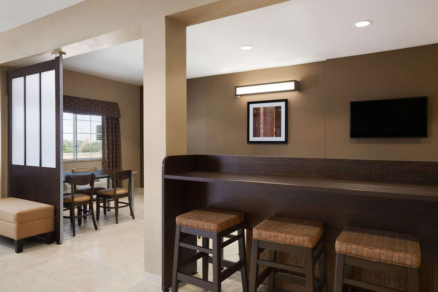 Microtel Inn & Suites by Wyndham Pleasanton 15/23