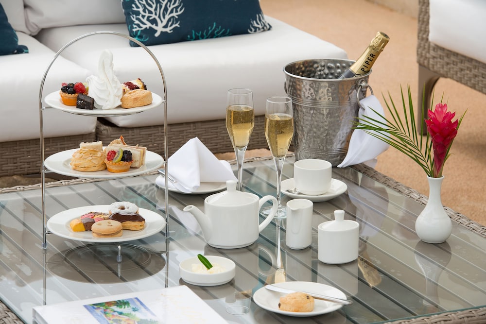 Crystal Cove by Elegant Hotels - All-Inclusive 36/50