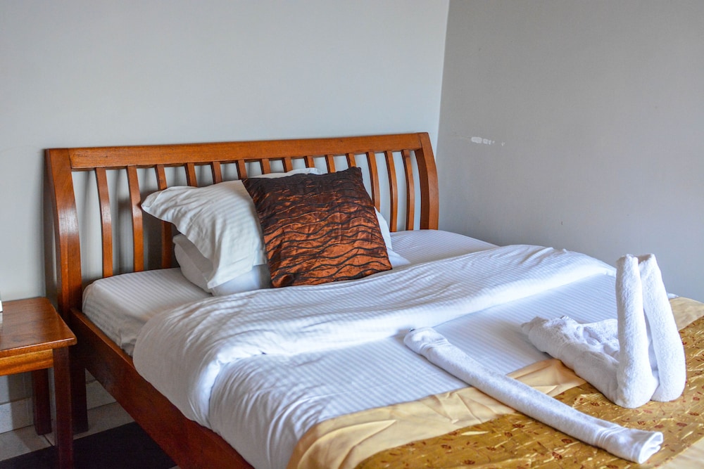 Eldon Suites Apartments 12/34