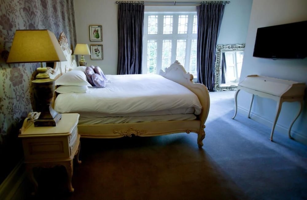 Mitton Hall 18/50