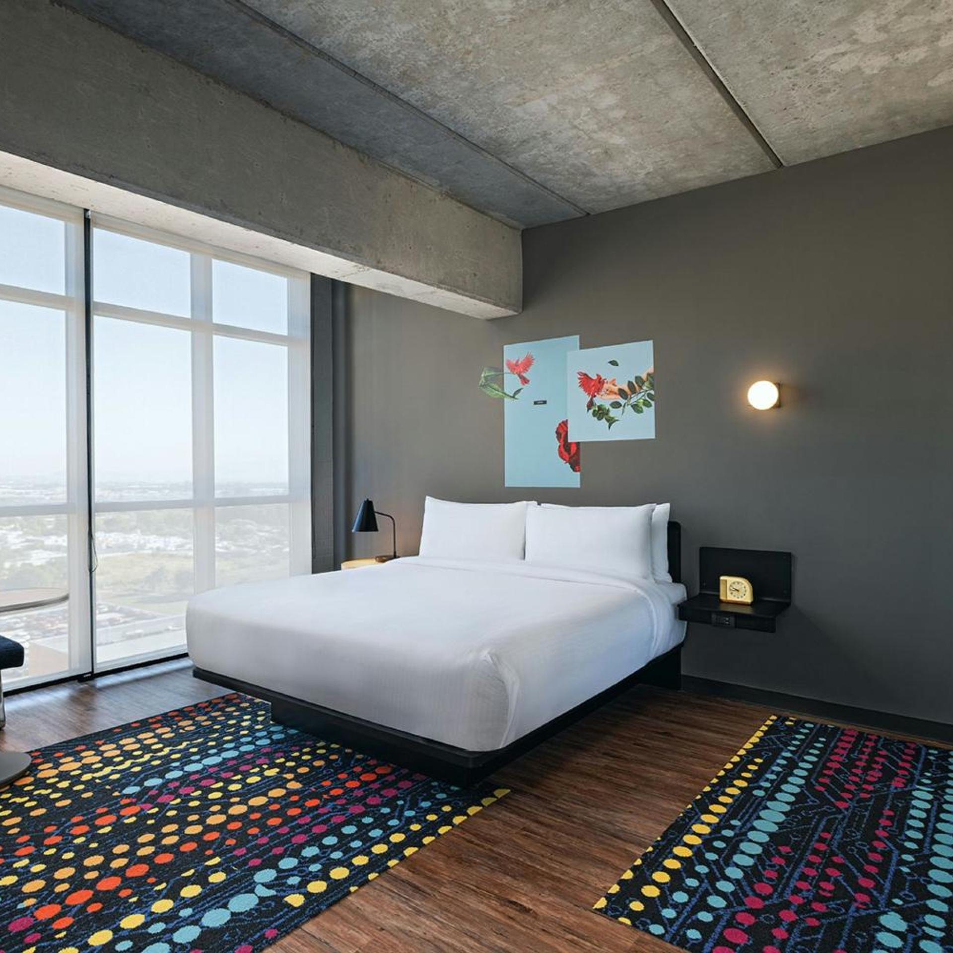 Savvy, Suite, King Bed
