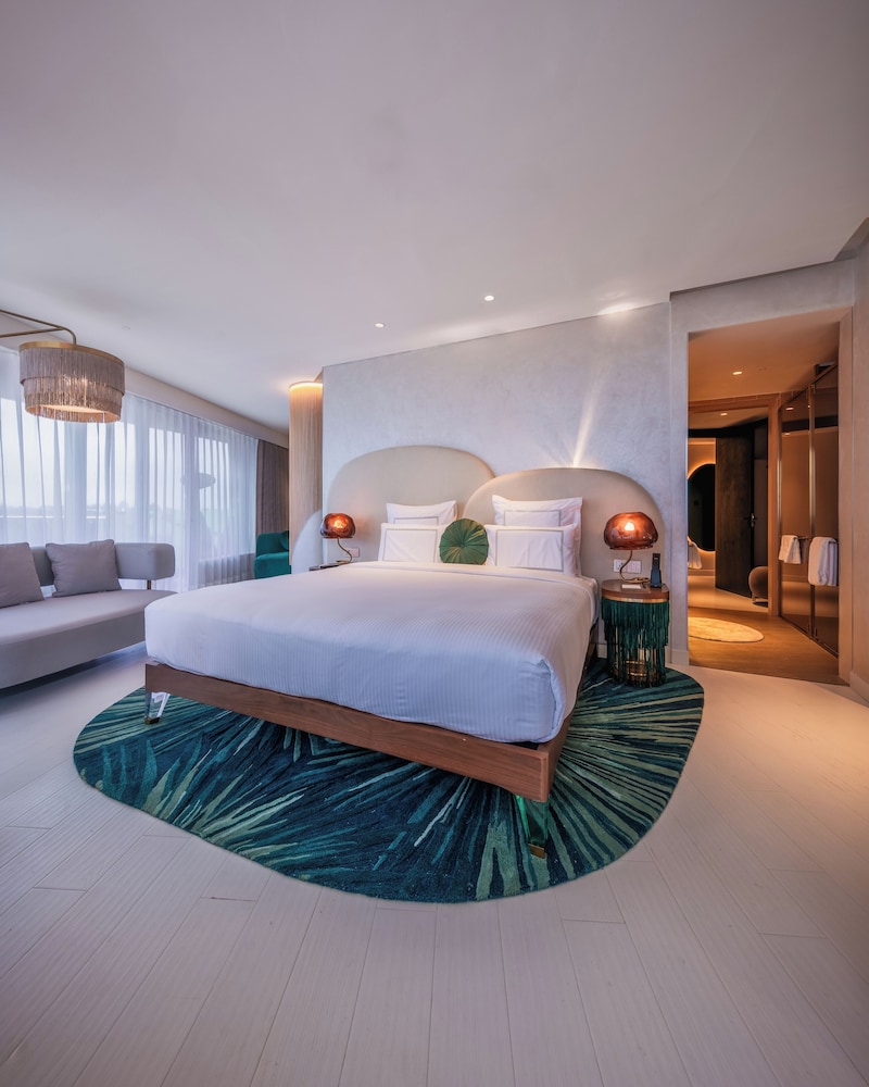 Suite, King Bed, Forest View
