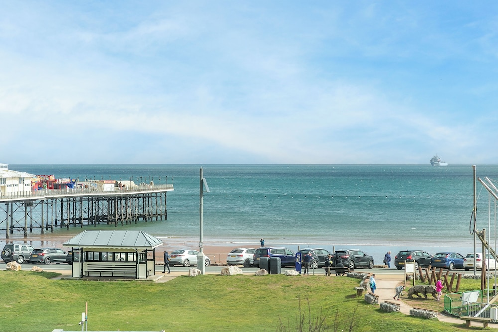 Mercure Paignton Hotel 54/59