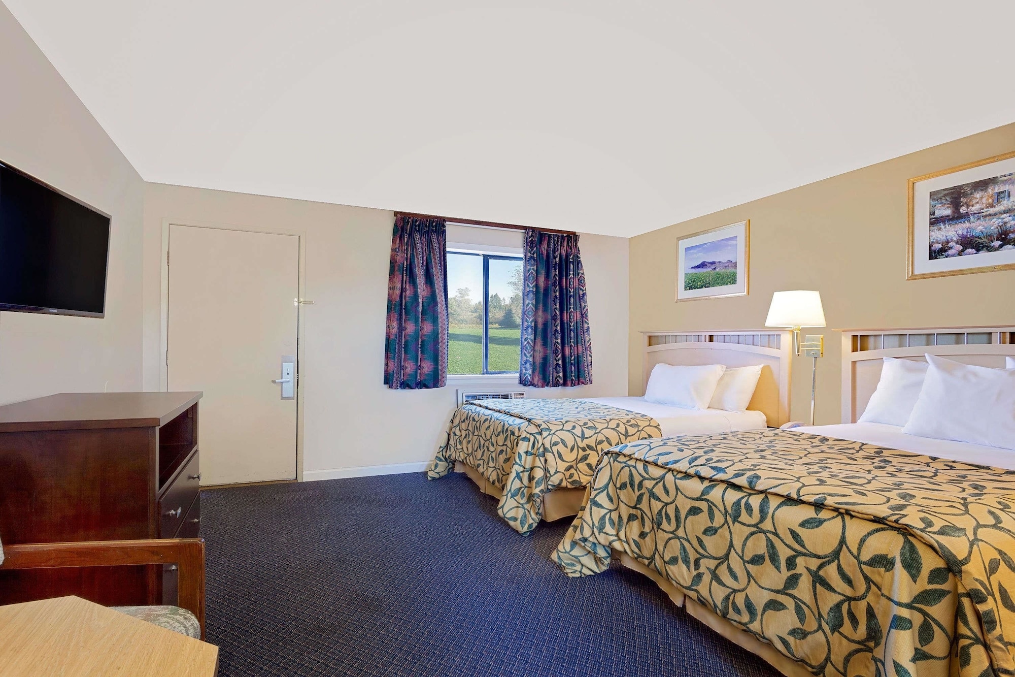 Efficiency, 2 Double Beds, Days Inn by Wyndham Lakewood South Tacoma 3/10