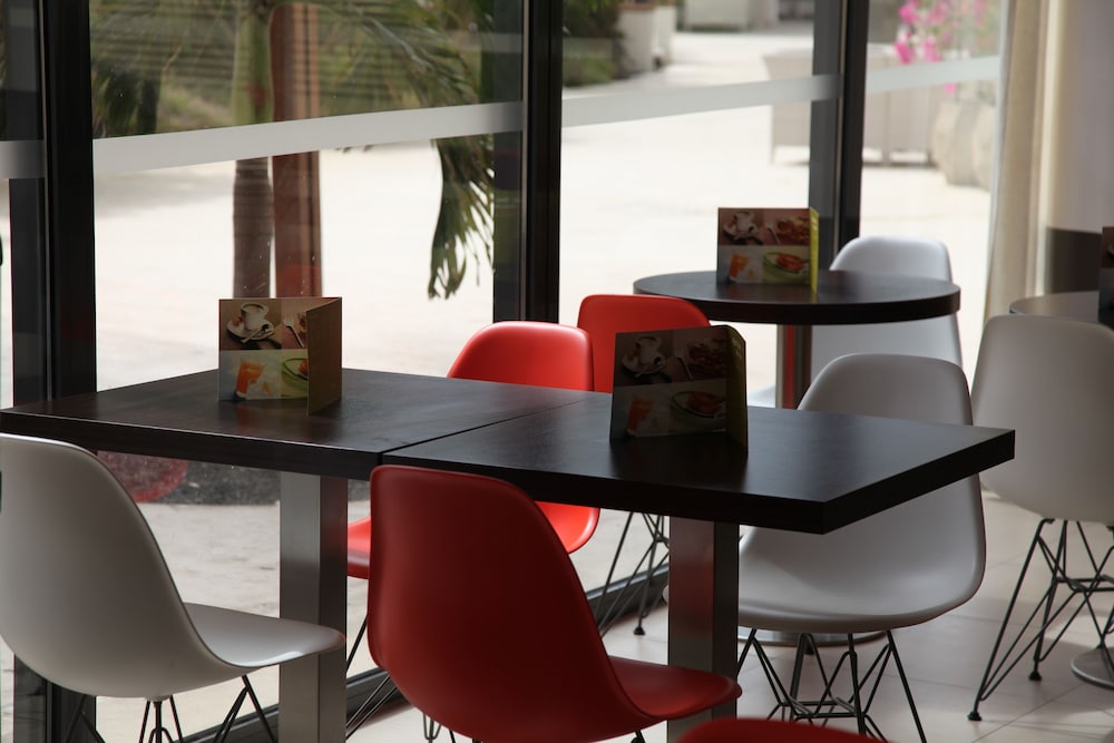 Ibis Styles Dakar 54/67