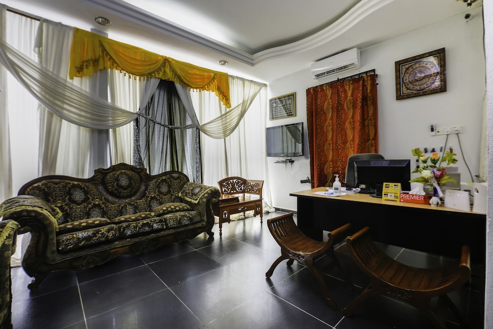 OYO 89933 Nun Hotel 17/19