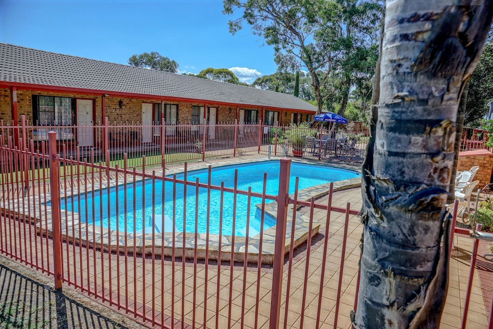 KADINA GATEWAY MOTOR INN 4/45