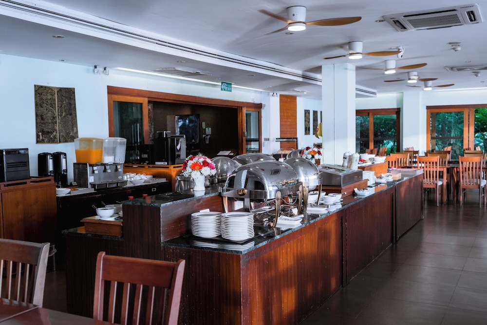 Siam Triangle Hotel 56/61