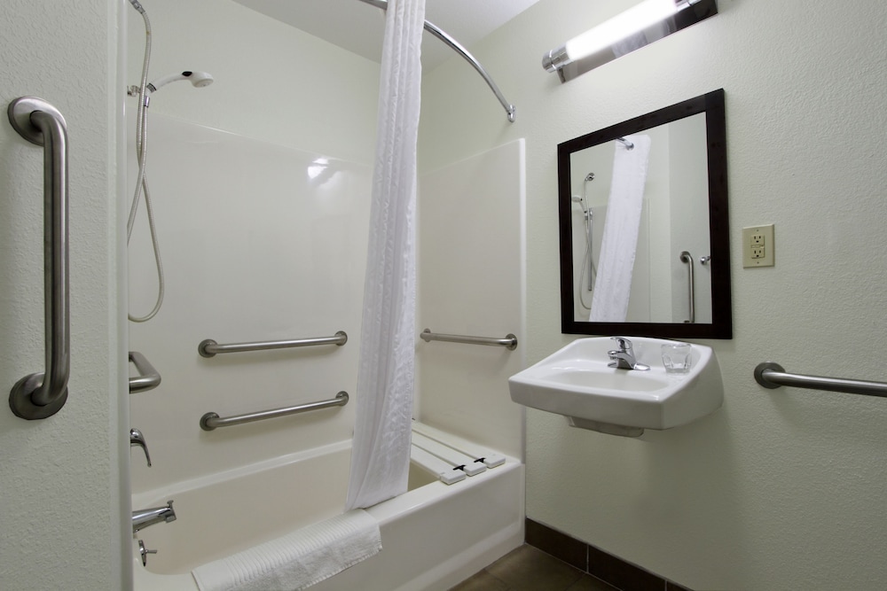 Candlewood Suites Rogers/Bentonville 7/49
