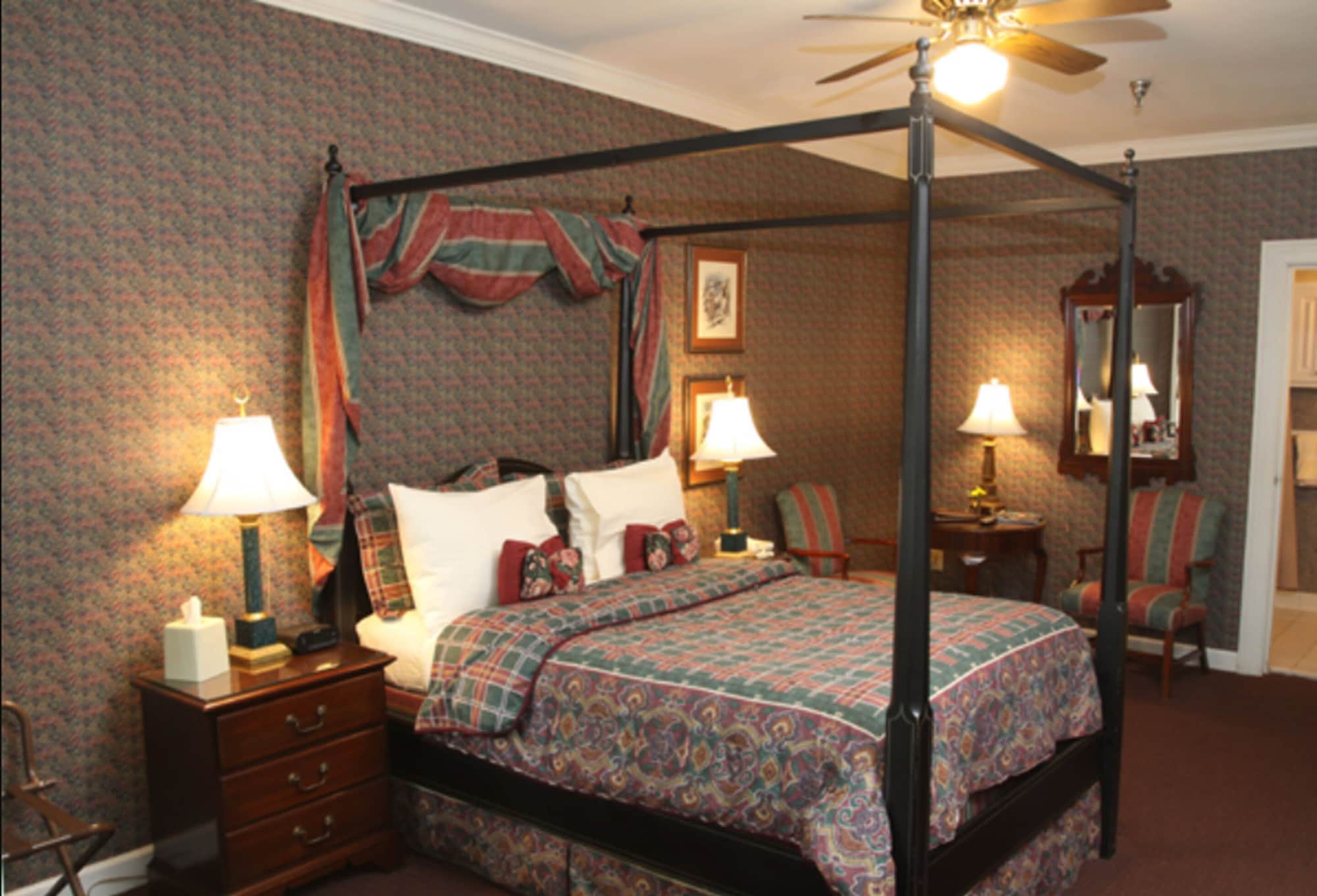 Lyman, King Bed