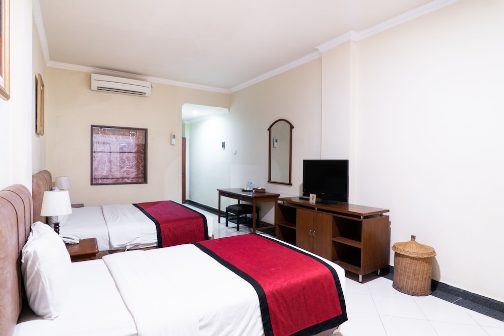 Maxi Hotel & Spa 9/25
