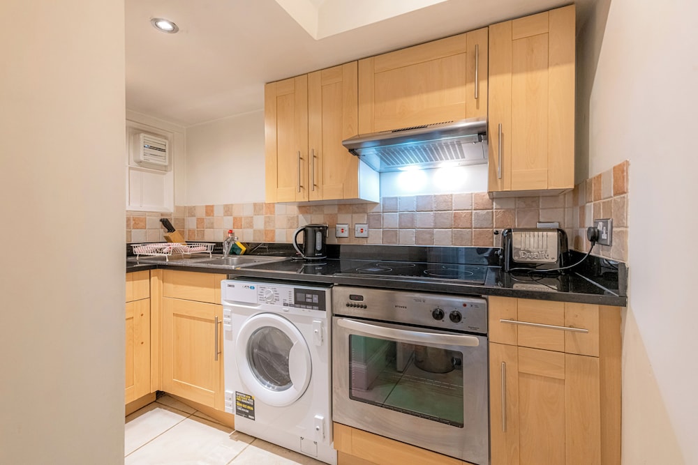 17 Hertford Street 42/42