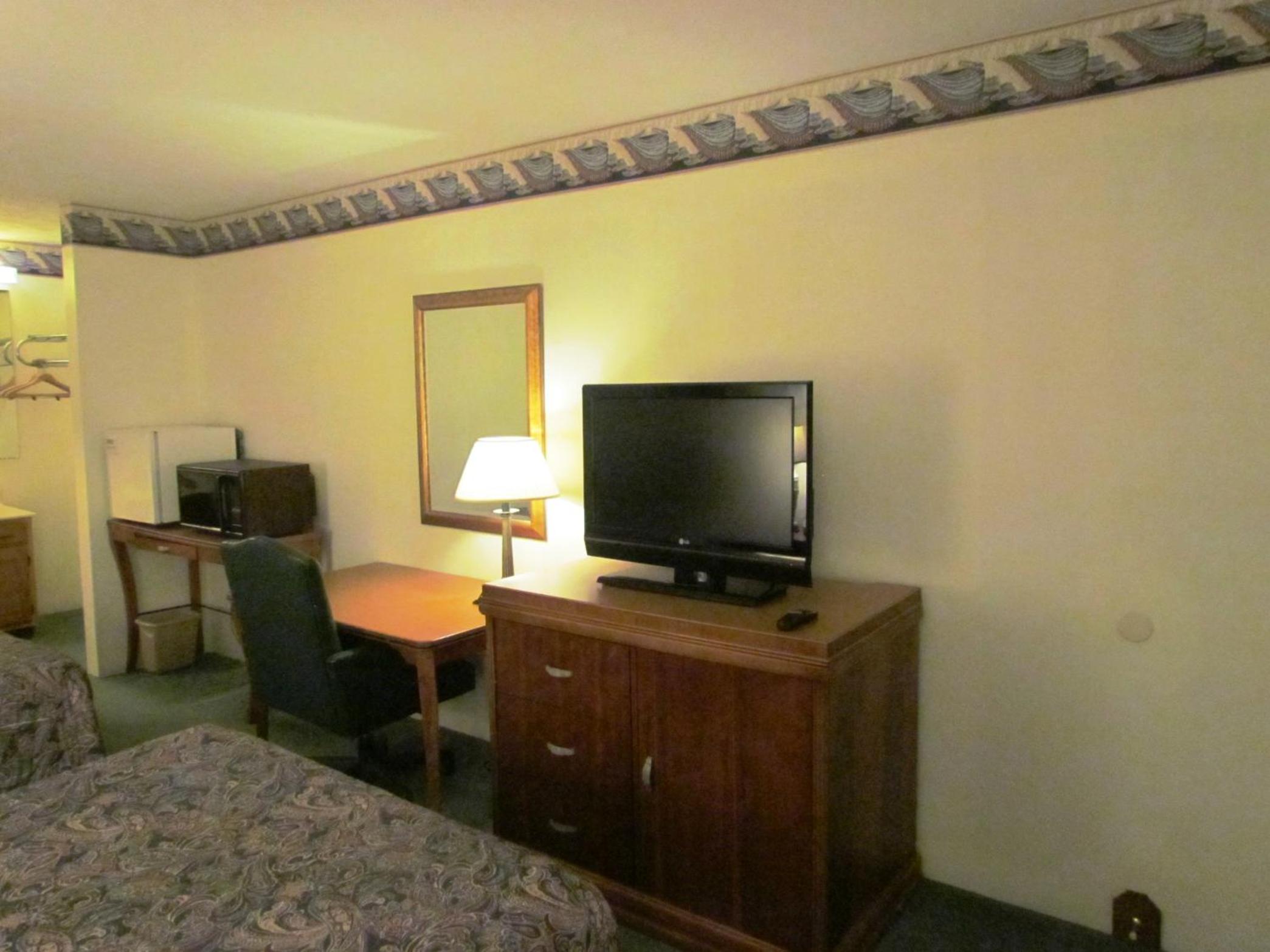 Travel Inn & Suites 8/11