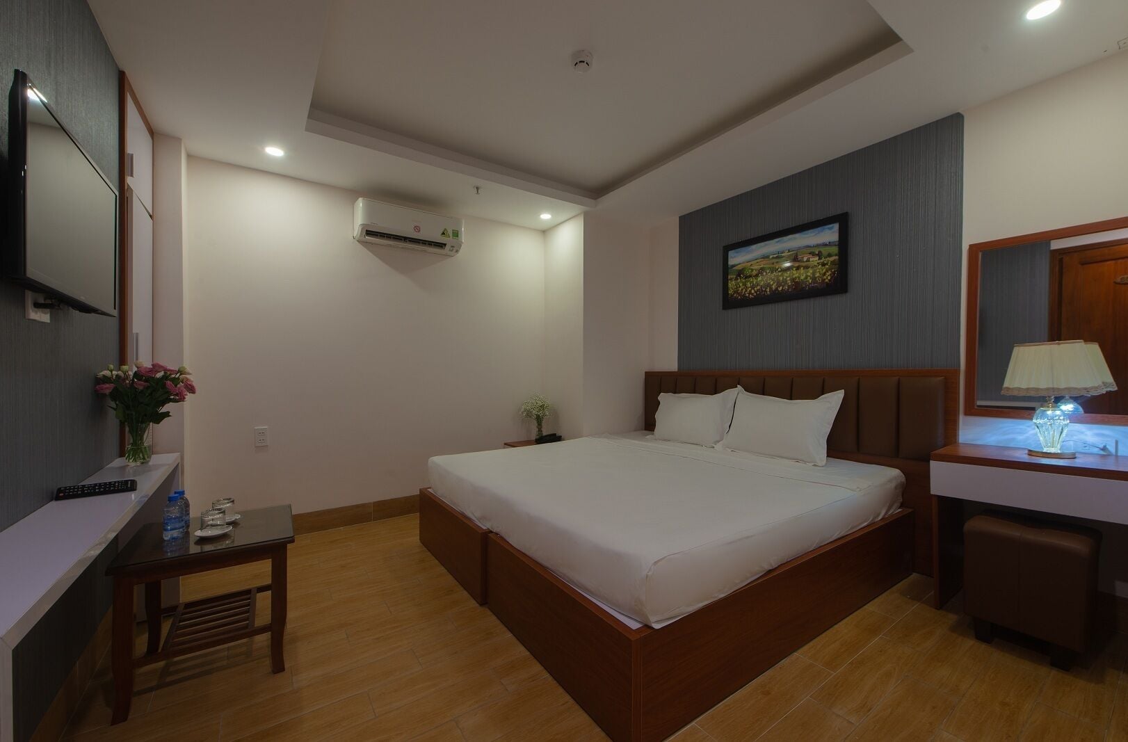 1 BEDROOM, STANDARD, DOUBLE OR TWIN BED