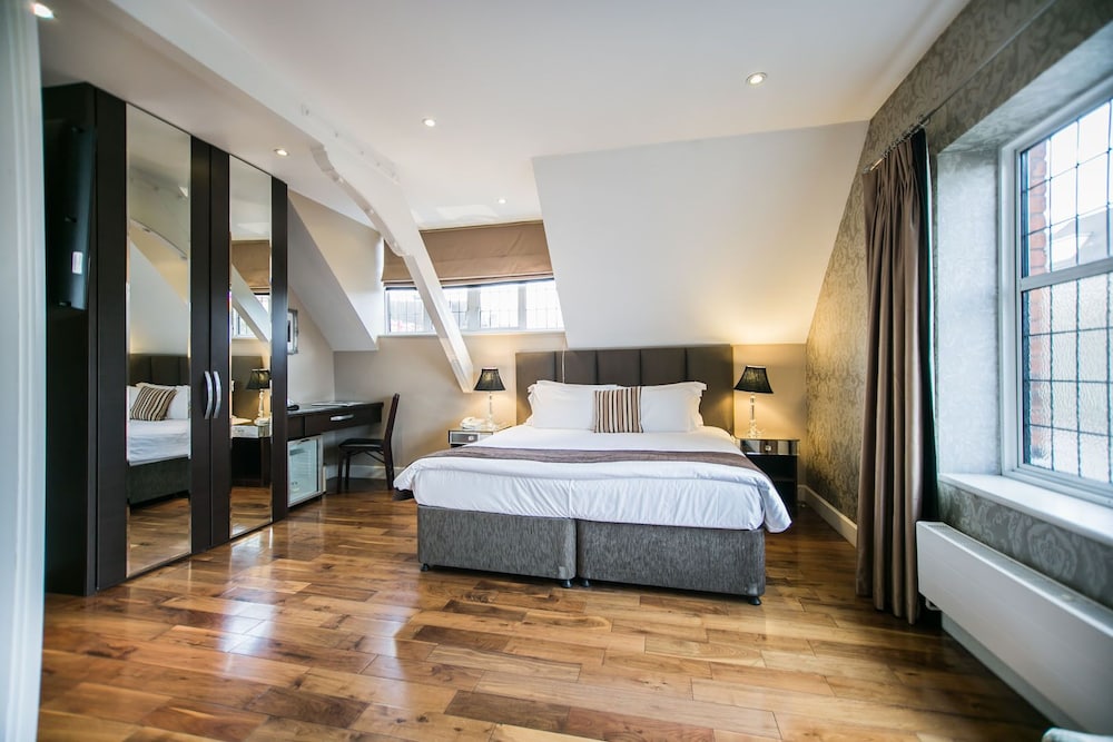 The Pillar Hotel London 15/61