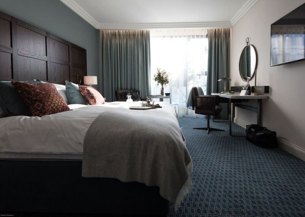 SUPERIOR, KING BED