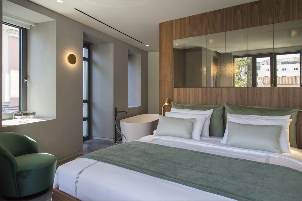 Perianth Hotel 11/61